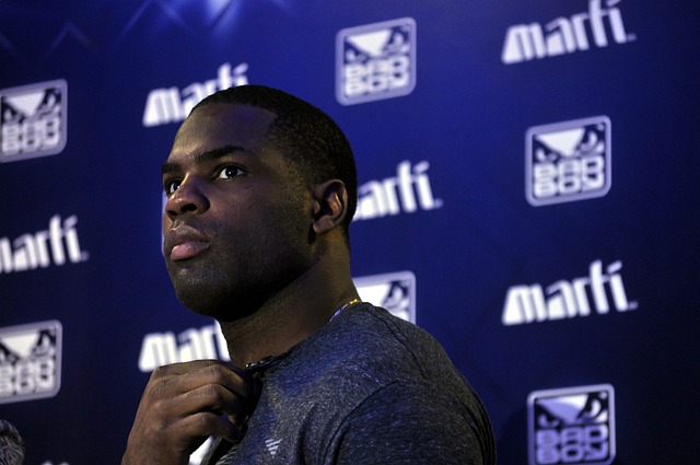 现得十分紧 现得十分紧